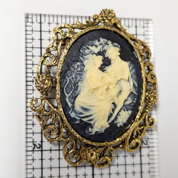 CAMEO Cream Black Silhouette Brooch Vintage Romantic Golden Pin - Picture 2 of 8